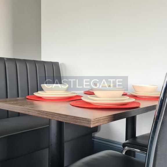1 bedroom in a flat share to rent - Photo 1