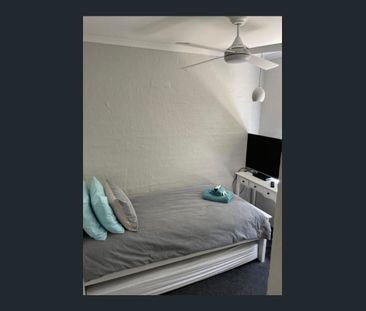 BEACH FRONT THREE BEDROOM STRATA VILLA SPLIT-LEVEL RARE VERY PRIVATE - Photo 2