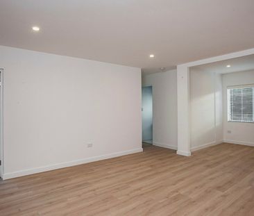 Stylish Renovated Apartment Moments from Mona Vale Beach - Photo 3