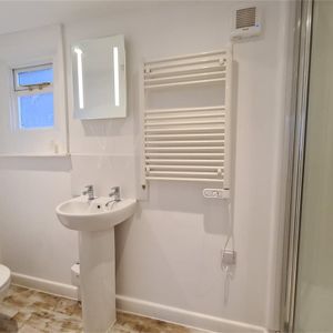 Flat 5, 42 High Street, Saffron Walden - Photo 2