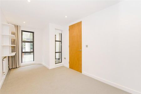 3 bedroom mews to rent - Photo 4