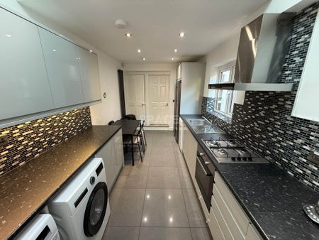 Grange Avenue, University - Photo 3