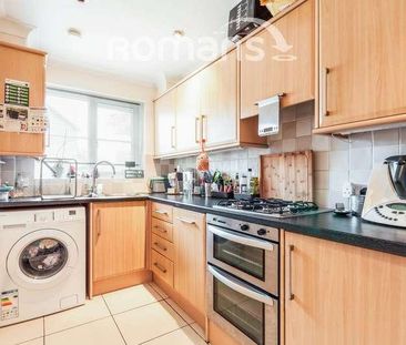 Bell House Gardens, Wokingham, RG41 - Photo 3