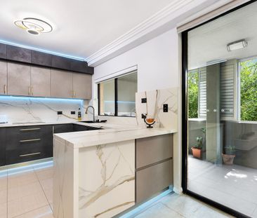 Deluxe apartment crafted to the highest standards - Photo 6