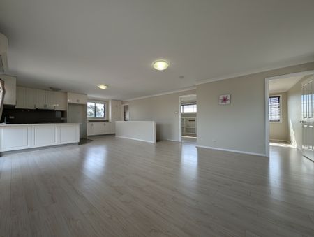 Two bedrooms split-level house - Photo 3