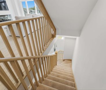 For Lease - 170 Spitfire Drive, Hamilton, Ontario - Photo 2