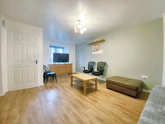 1 bedroom in a house share to rent - Photo 1