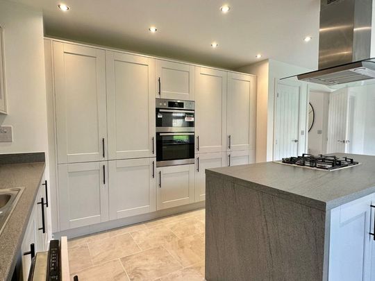 4 bedroom detached house to rent - Photo 1