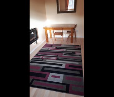 1 Bed Flat, Gurney Close, IG11 - Photo 2