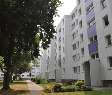 Schön geschnittene 3- Zimmer Wohnung mit Balkon - Foto 1