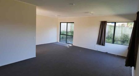 Low Maintenance & Ideal Location - Photo 4