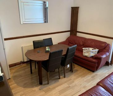 6 bedroom house to rent - Photo 1