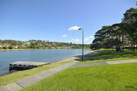 THREE BEDROOM FULLY FURNISHED HOME WITH POOL IN QUIET CUL DE SAC - Photo 4