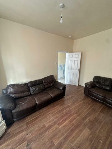 Burley Lodge Road, Hyde Park Leeds, LS6 - Photo 2