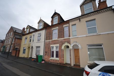 3 bed Mid Terraced House for Rent - Photo 2