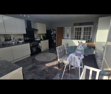 4 bedroom terraced house to rent - Photo 6