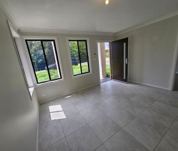 Brand new condition and ready to move in - Photo 2