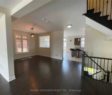 Detached Home For Lease | W9048796 - Photo 4