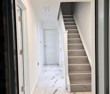 5 bedroom detached house to rent - Photo 2