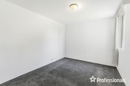 Stylish 2-Bedroom Apartment in Vibrant Maylands - Photo 5