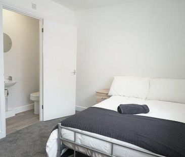 1 bedroom in a house share to rent - Photo 3