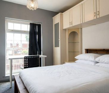 5 bedroom terraced house to rent - Photo 4