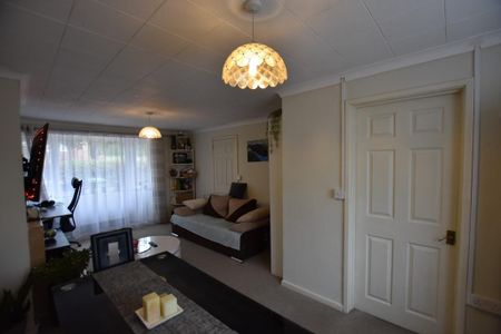 2 bedroom semi-detached house to rent - Photo 3