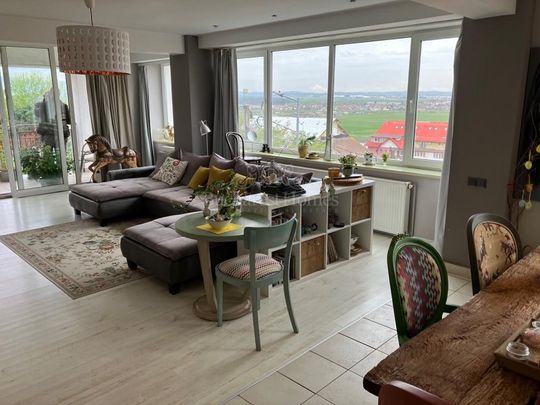 Bright Two-Bedroom Flat with Views - Photo 1
