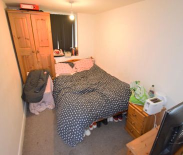 5 bedroom semi-detached house to rent - Photo 4