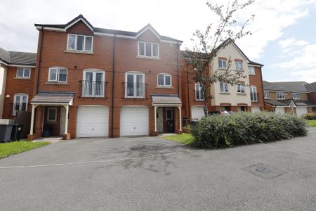 4 bedroom mews to rent - Photo 2