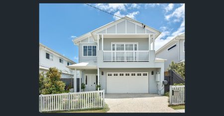 Luxury Family Living in the Heart of the Padua Precinct! - Photo 2