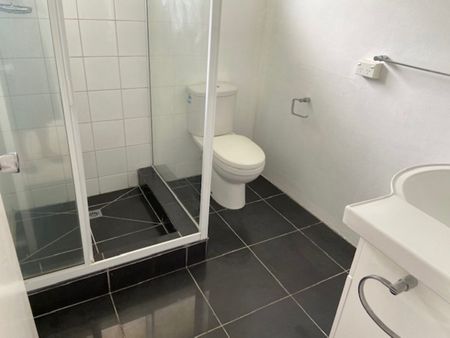 First Floor Unit in Moorooka - Photo 3