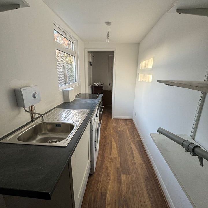 1 Bed Flat, Castleton Road, CR4 - Photo 1