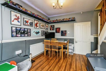 2 bedroom terraced house to rent - Photo 4