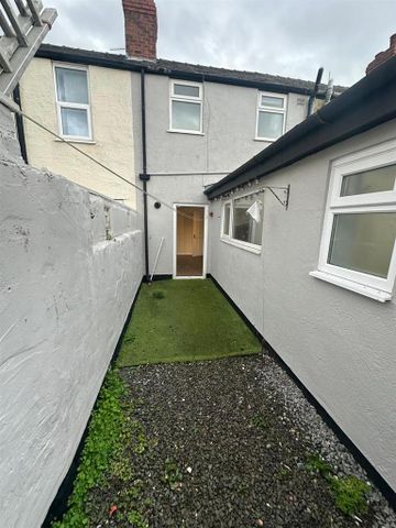 3 bedroom terraced house to rent - Photo 2