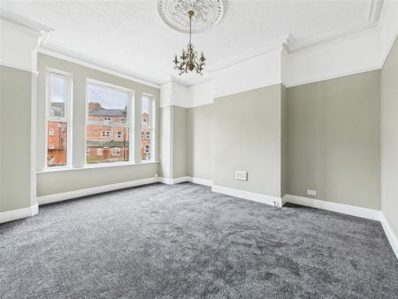 5 bedroom Semi-detached house to rent - Photo 3