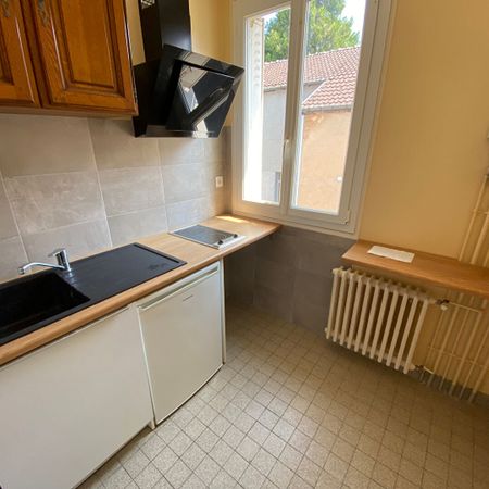 Location Appartement 1 pièce 28m² - Photo 3