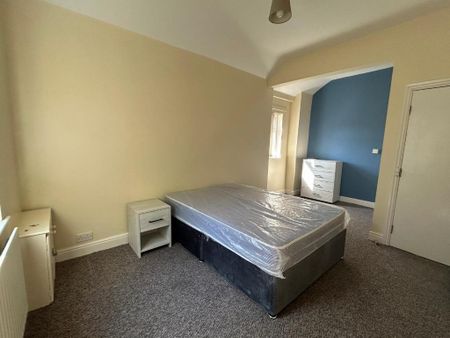 4 bedroom flat to rent - Photo 5