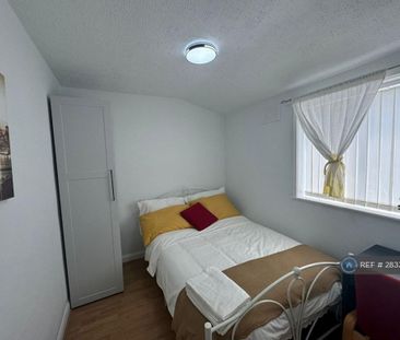 1 bedroom in a house share to rent - Photo 3