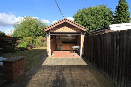 4 bedroom semi-detached house to rent - Photo 2