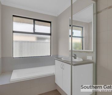 Spacious Family Home - Photo 5