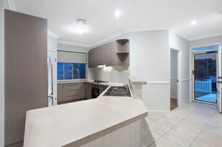 MODERN 3 BEDROOM HOME WITH DUCTED AIRCON & SOLAR - Photo 5