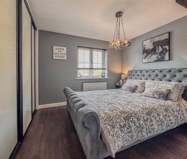 2 bedroom coach house to rent - Photo 2