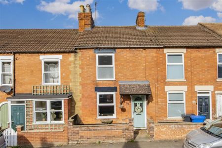 2 bed House - Mid Terrace To Let - Photo 2