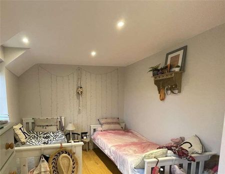 Tilford Street, Tilford, Farnham, Surrey, GU10 - Photo 3