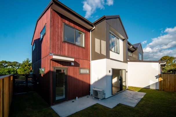 Near New Luxurious 3-Bedroom Home - Photo 1