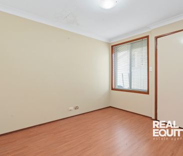 23 Bundarra Crescent, Wattle Grove NSW 2173 - House For Rent | Domain - Photo 3