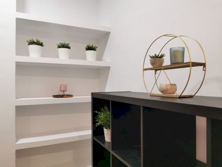 Incredible single room in Preciados - Photo 2