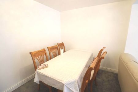 Chairborough Road, High Wycombe - Photo 3