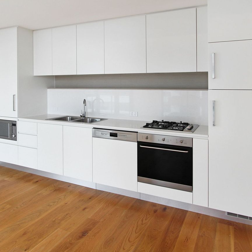 Well Maintained 2 Bed with Parking! - Photo 1